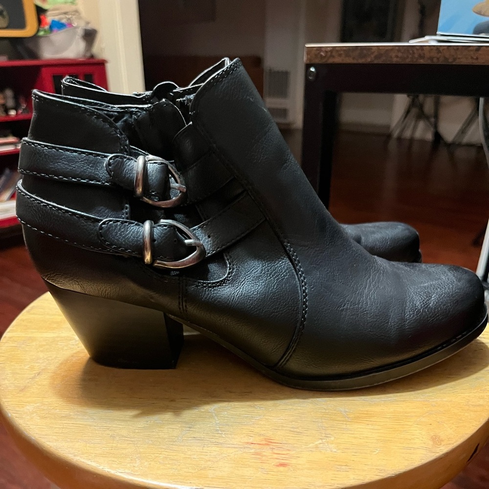 Baretrap ankle boots